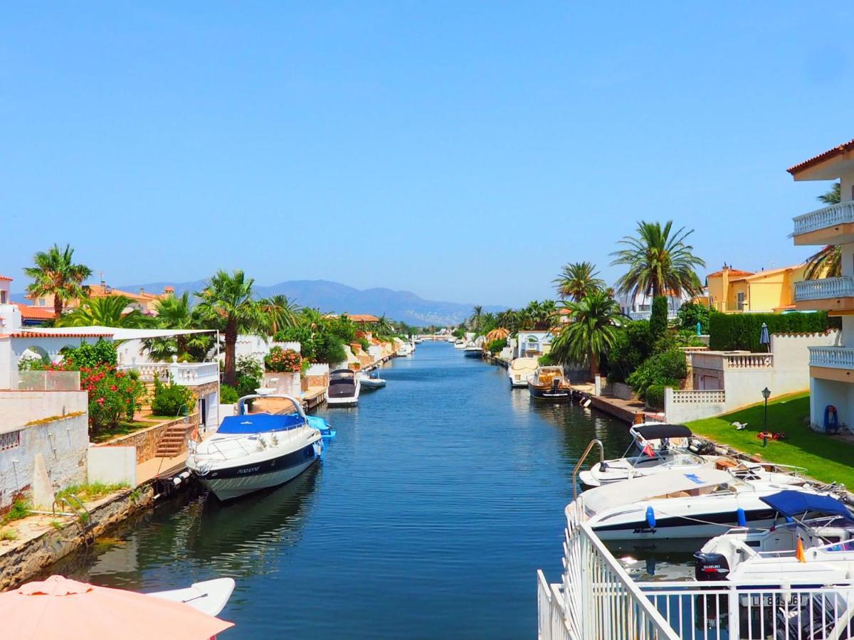 Holiday Home Alberes By Interhome Empuriabrava Bagian luar foto
