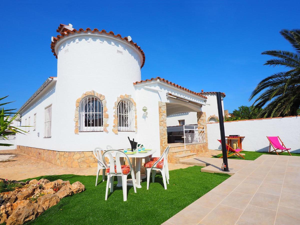 Holiday Home Alberes By Interhome Empuriabrava Bagian luar foto